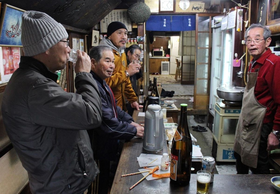 安いし雰囲気が好き」創業99年、4畳半の立ち飲み店 神戸 | M's KOBE