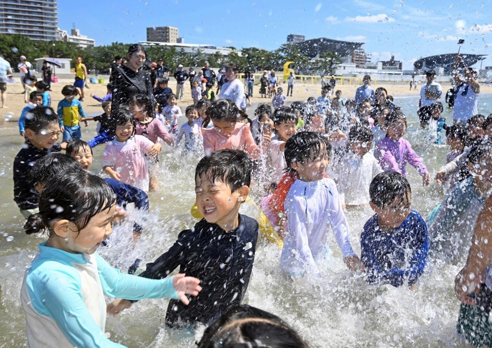 ○【紙面とＮＥＸＴ】須磨海水浴場の海開き⑪