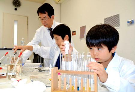 五感で理科 先生ｏｂの小学生向けの実験教室人気 おでかけトピック 兵庫おでかけプラス 神戸新聞next
