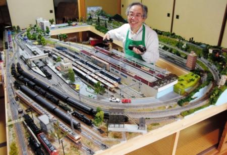 8畳に線路70m超 丹波の男性が鉄道ジオラマ おでかけトピック 兵庫おでかけプラス 神戸新聞next 8畳に線路70m超 丹波の男性が鉄道ジオラマ おでかけトピック 兵庫おでかけプラス 神戸新聞next