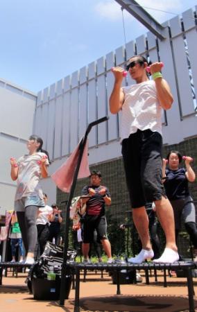 地上８０メートルで跳ぶ 予約満員のエクササイズ おでかけトピック 兵庫おでかけプラス 神戸新聞next