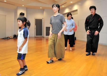 神楽は 健康法のよう 呼吸や歩き方体験 淡路 おでかけトピック 兵庫おでかけプラス 神戸新聞next
