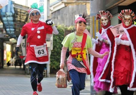 仮装して野菜運んでリレー 三木ナメラン 11月 おでかけトピック 兵庫おでかけプラス 神戸新聞next 仮装して野菜運んでリレー 三木ナメラン 11月 おでかけトピック 兵庫おでかけプラス 神戸新聞next