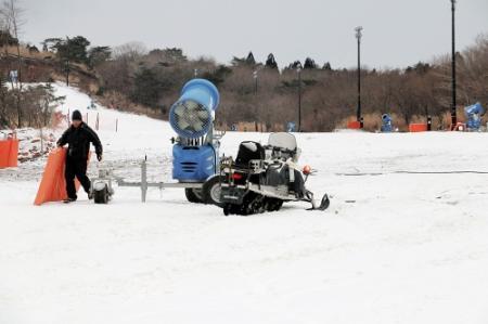 雪不足の県内スキー場 人工 降雪 造雪 でも明暗 おでかけトピック 兵庫おでかけプラス 神戸新聞next