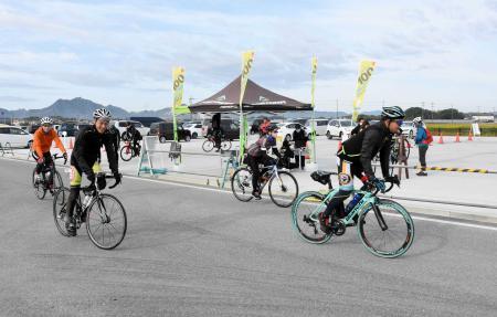 自転車で１００キロ快走 カサイチのラリー始まる  おでかけトピック 
