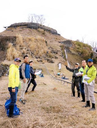 利神城 登山ツアー解禁 石垣崩落の恐れで入山禁止だった おでかけトピック 兵庫おでかけプラス 神戸新聞next 利神城 登山ツアー解禁 石垣崩落の恐れで入山禁止だった おでかけトピック 兵庫おでかけプラス 神戸新聞next