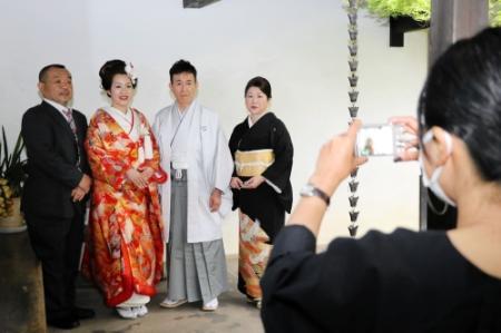 和装結婚式 宅配 します 前撮りやアットホームな人前式 着付師ら企画 おでかけトピック 兵庫おでかけプラス 神戸新聞next 和装結婚式 宅配 します 前撮りやアットホームな人前式 着付師ら企画 おでかけトピック 兵庫おでかけプラス 神戸新聞next
