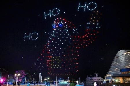 夜空彩るサンタやトナカイ、実はこれドローンの光 21～25日、神戸 