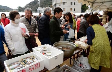 究極鯖寿司をお披露目 ５日家島小でグルメ催し  おでかけトピック 