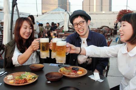 ビアガーデン 夏より春 神戸で４月開業急増 おでかけトピック 兵庫おでかけプラス 神戸新聞next