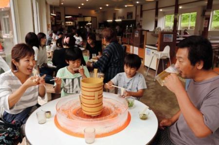 別天地で涼味つるり 宍粟のそうめん流し店が人気 | おでかけトピック | 兵庫おでかけプラス | 神戸新聞NEXT