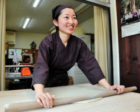 淡路のそばカフェ 初の女性職人誕生 体験会で魅了され おでかけトピック 兵庫おでかけプラス 神戸新聞next