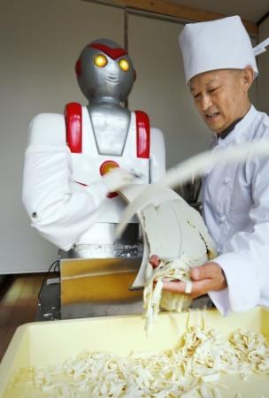 働き者！？ ロボットにお任せ中華の味「刀削麺」 | おでかけトピック ...
