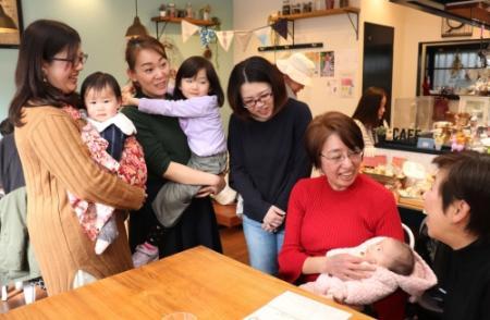 子育てママや高齢者の交流拠点 神戸 東灘の カフェ ムッター おでかけトピック 兵庫おでかけプラス 神戸新聞next 子育てママや高齢者の交流拠点 神戸 東灘の カフェ ムッター おでかけトピック 兵庫おでかけプラス 神戸新聞next