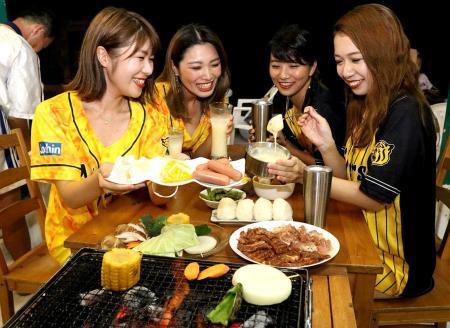 手ぶらで気軽に 海の家でバーベキューいかが 神戸 須磨海岸 夏休み2019 おでかけトピック 兵庫おでかけプラス 神戸新聞next 手ぶらで気軽に 海の家でバーベキューいかが 神戸 須磨海岸 夏休み2019 おでかけトピック 兵庫おでかけプラス 神戸新聞next