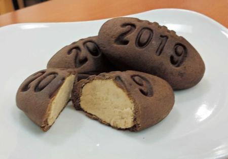 神戸の本高砂屋 ラグビーｗ杯に合わせ ラグビー饅頭 復活 おでかけトピック 兵庫おでかけプラス 神戸新聞next