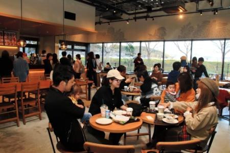 春の桜並木楽しみ 三田にスターバックス初出店 おでかけトピック 兵庫おでかけプラス 神戸新聞next
