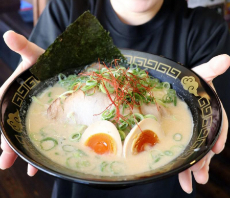豚骨スープに甘い香り 酒粕ラーメン 開発 加古川 らーめん八角 おでかけトピック 兵庫おでかけプラス 神戸新聞next 豚骨スープに甘い香り 酒粕ラーメン 開発 加古川 らーめん八角 おでかけトピック 兵庫おでかけプラス 神戸新聞next