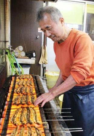 創業１００年の焼き穴子専門店 ４代目店主が守る最後のとりで おでかけトピック 兵庫おでかけプラス 神戸新聞next