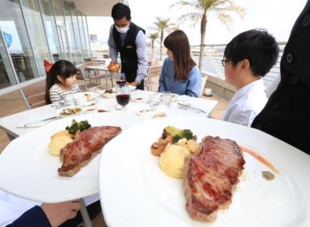 新型コロナ拡大でステーキ食べ放題 バイキング自粛で対案 人気に おでかけトピック 兵庫おでかけプラス 神戸新聞next