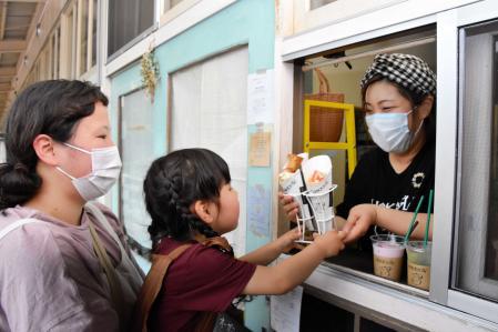 クレープ人気 丹波篠山でカフェ雑貨店オープンへ おでかけトピック 兵庫おでかけプラス 神戸新聞next クレープ人気 丹波篠山でカフェ雑貨店オープンへ おでかけトピック 兵庫おでかけプラス 神戸新聞next