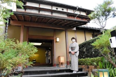 日本庭園臨む格調高い客室披露 老舗料亭 松廼家 がｊｒ西と食文化発信の実証実験 おでかけトピック 兵庫おでかけプラス 神戸新聞next