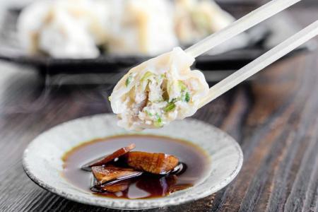 水ギョーザ パイナップルケーキ 台湾出身者が作るご当地の味と雑貨 西宮阪急で３０日まで催し おでかけトピック 兵庫おでかけプラス 神戸新聞next