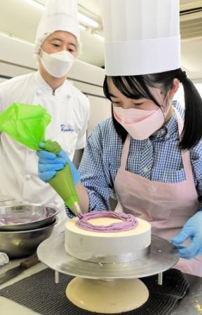 １０代の発想で勝負 須磨翔風高ケーキ ボックサンとコラボ １０月に店頭で販売 おでかけトピック 兵庫おでかけプラス 神戸新聞next