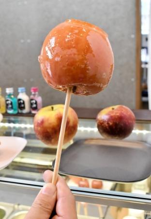 神鍋高原のリンゴでアップルパイやりんごあめ販売 カフェ併設の財布