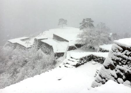 天空の城 真っ白に 竹田城跡 積雪で登城禁止 おでかけトピック 兵庫おでかけプラス 神戸新聞next