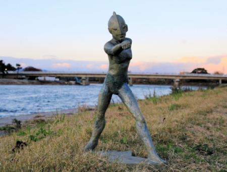 ウルトラマン秘話 彫刻家成田亨が過ごした尼崎 下 おでかけトピック 兵庫おでかけプラス 神戸新聞next