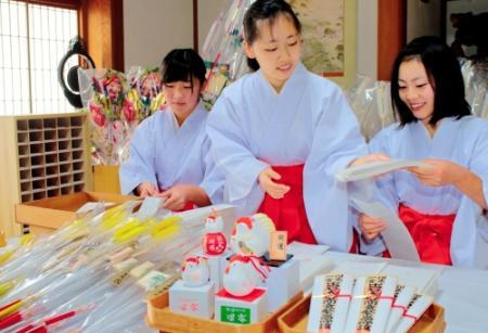 豊岡 出石神社で迎春準備 神職や巫女ら大忙し おでかけトピック 兵庫おでかけプラス 神戸新聞next 豊岡 出石神社で迎春準備 神職や巫女ら大忙し おでかけトピック 兵庫おでかけプラス 神戸新聞next