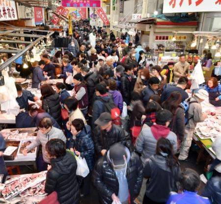 一緒がごちそう お正月へ 神戸の商店街など人波 おでかけトピック 兵庫おでかけプラス 神戸新聞next