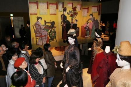 ファッション都市 神戸の１５０年展 １９日開幕 おでかけトピック 兵庫おでかけプラス 神戸新聞next