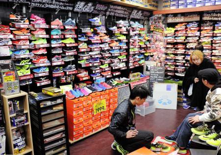 ランニング 主役 に 老舗スポーツ店相次ぎ改装 おでかけトピック 兵庫おでかけプラス 神戸新聞next