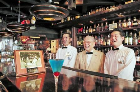 神戸の老舗バー ８３歳マスター 笑顔の花道 おでかけトピック 兵庫おでかけプラス 神戸新聞next