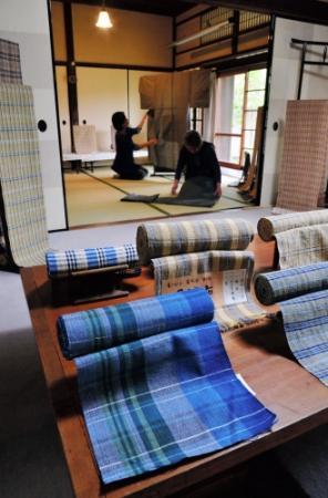 伝統の丹波布に現代的な色使い 柏原で展示 | おでかけトピック | 兵庫