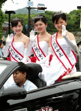 故郷に恩返し お城の女王第50代お披露目 おでかけトピック 兵庫おでかけプラス 神戸新聞next 故郷に恩返し お城の女王第50代お披露目 おでかけトピック 兵庫おでかけプラス 神戸新聞next