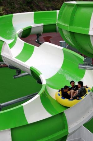 ネスタ神戸に新ウオータースライダー登場 三木 おでかけトピック 兵庫おでかけプラス 神戸新聞next