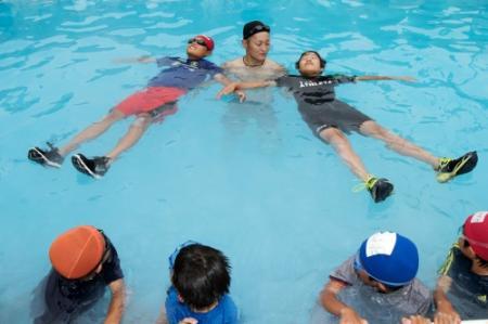 溺れたら 浮いて待て 明石市消防が講習会 夏休み2017 おでかけトピック 兵庫おでかけプラス 神戸新聞next 溺れたら 浮いて待て 明石市消防が講習会 夏休み2017 おでかけトピック 兵庫おでかけプラス 神戸新聞next