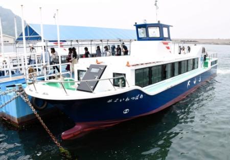但馬海岸のグラスボートが好評 新温泉町 おでかけトピック 兵庫おでかけプラス 神戸新聞next 但馬海岸のグラスボートが好評 新温泉町 おでかけトピック 兵庫おでかけプラス 神戸新聞next