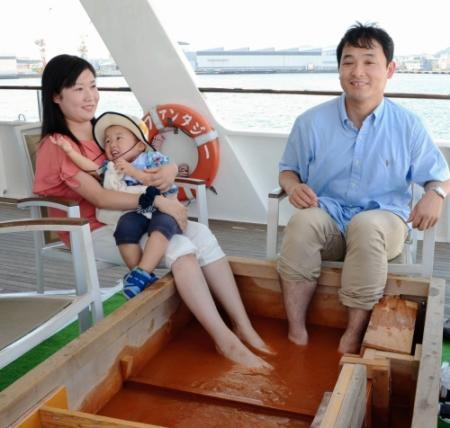 ほっこり金泉足湯で神戸港めぐり 周遊船で有馬フェア おでかけトピック 兵庫おでかけプラス 神戸新聞next ほっこり金泉足湯で神戸港めぐり 周遊船で有馬フェア おでかけトピック 兵庫おでかけプラス 神戸新聞next