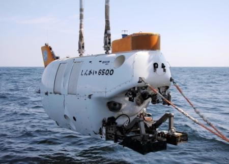 海洋気象観測船「啓風丸」ダイキャストモデル　非売品 海洋気象観測船とハイブリッド旅客船、最先端の2隻を公開 29日に神戸港