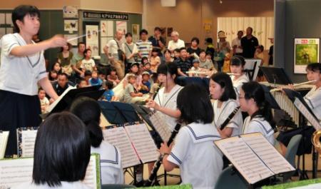世代関係なく学べる場に ひとはく 高校と連携強化 おでかけトピック 兵庫おでかけプラス 神戸新聞next