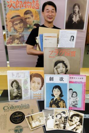 昭和の美人女優@轟夕起子 ペン書きサイン プロマイド写真 宝塚歌劇団 1948年 昭和の美人女優@轟夕起子 ペン書きサイン プロマイド写真 宝塚歌