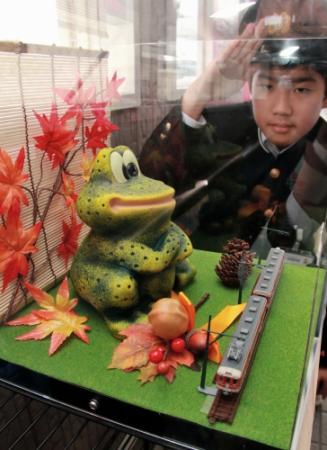 【希少】甚八窯 焼き締め 掛け花入★共箱付★カエルの守り主 神鉄・粟生線の守り神に 男性が「あおがえる」寄贈 | おでかけトピック
