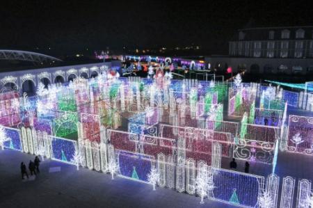 輝く迷路で楽しんで 関西最大級 神戸で光の祭典 おでかけトピック 兵庫おでかけプラス 神戸新聞next
