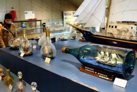 ボトルシップ 船カレンダー展 神戸海洋博物館 おでかけトピック 兵庫おでかけプラス 神戸新聞next