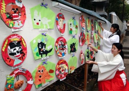 参道に子どもの絵６００点 西宮 越木岩神社 おでかけトピック 兵庫おでかけプラス 神戸新聞next