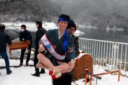 アイドルがひと肌脱いで地元温泉ｐｒ マネキン 銀山ボーイズ おでかけトピック 兵庫おでかけプラス 神戸新聞next